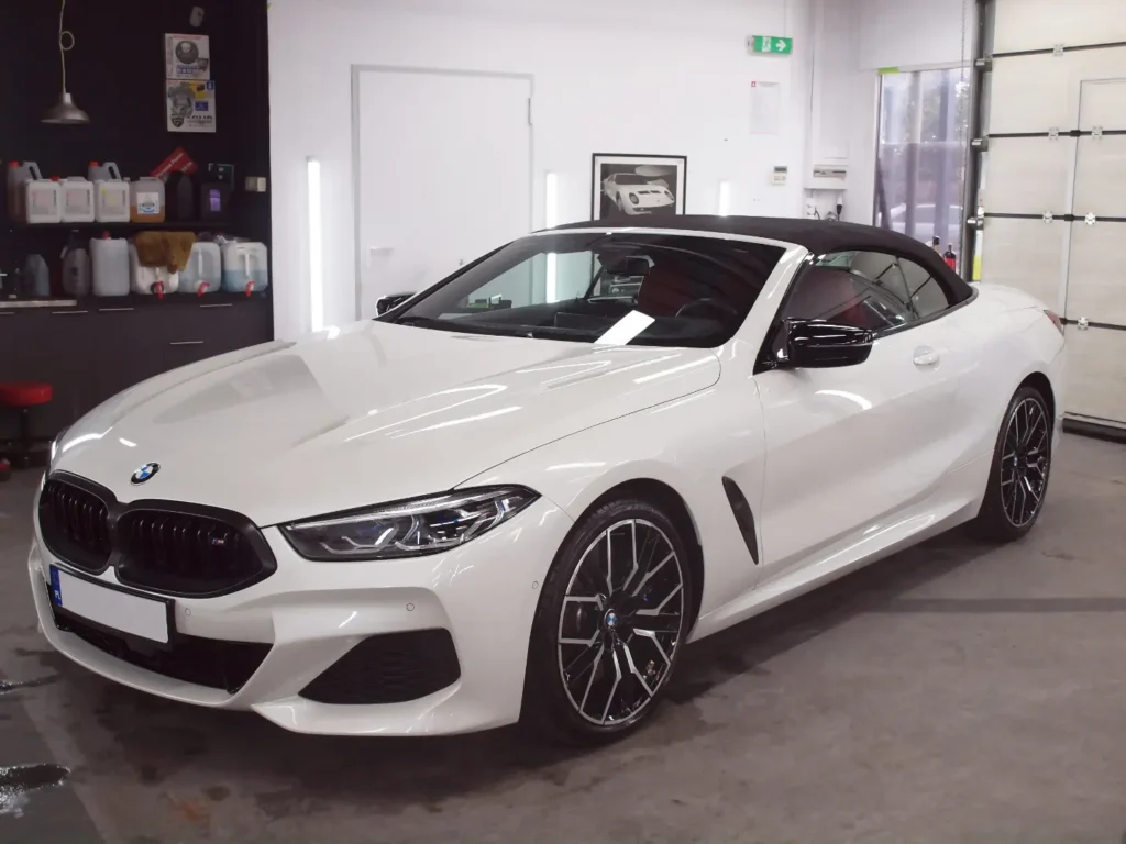 Białe BMW M850I - przód