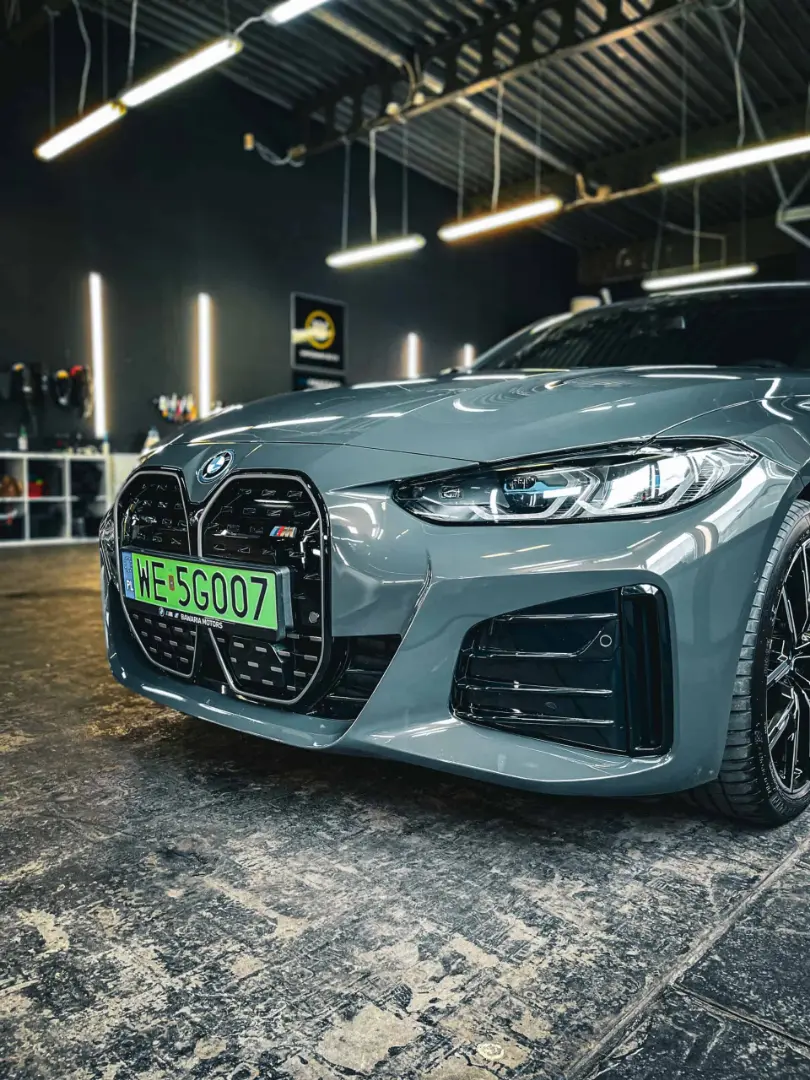 BMW i4 m50 w salonie detailingowym