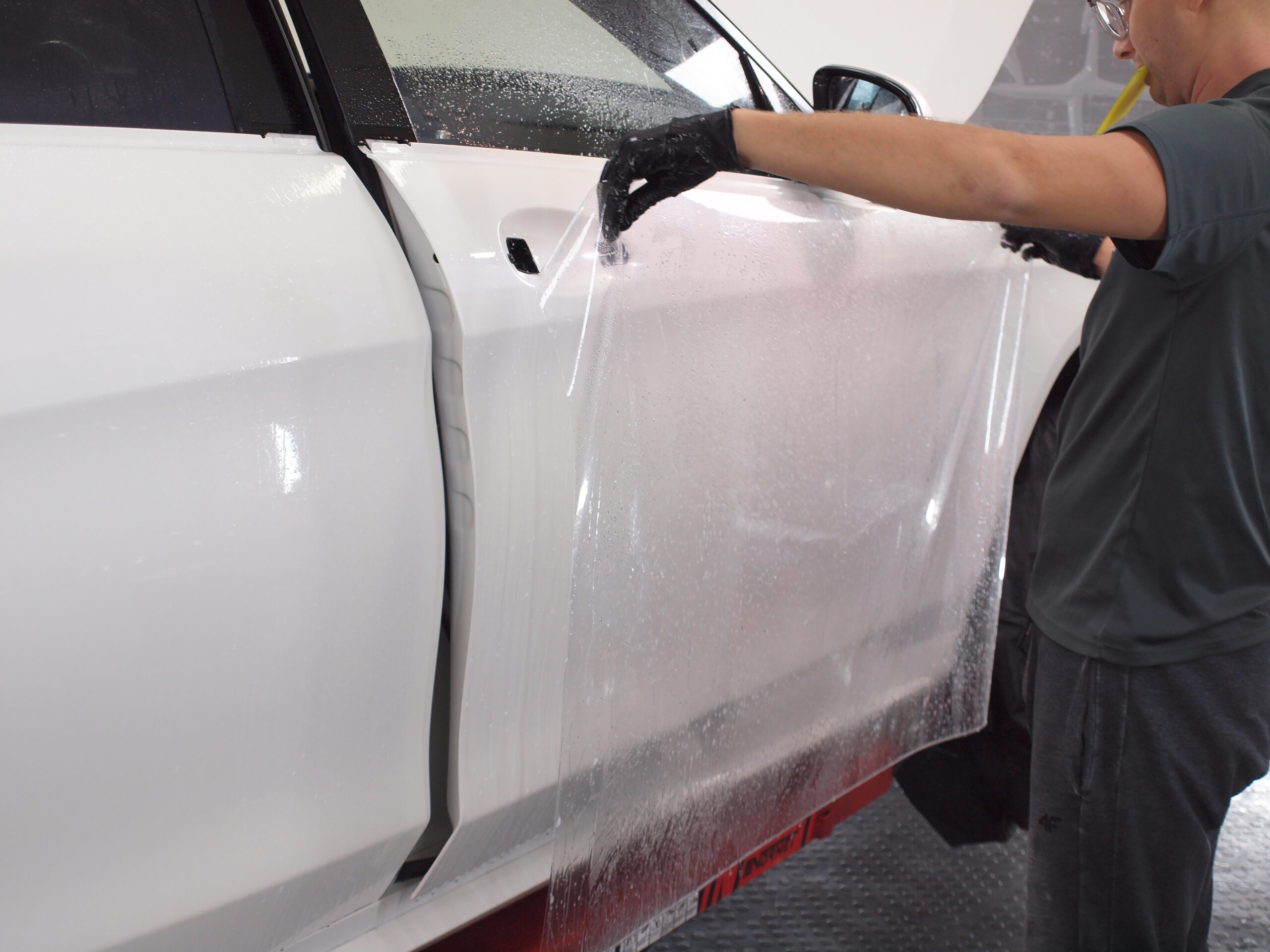 Mercedes S-klasa w trakcie zabezpieczania lakieru - drzwi