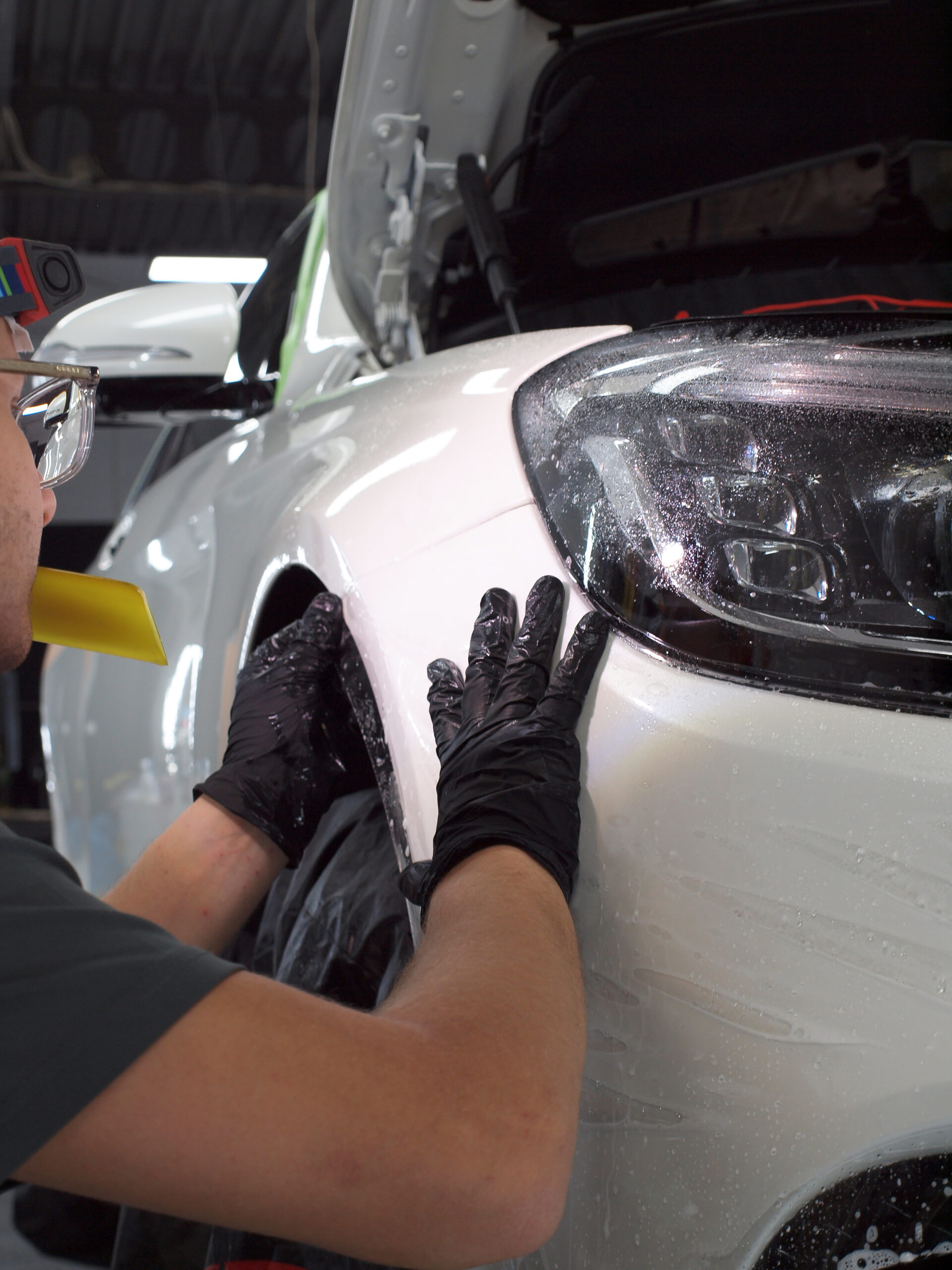 Mercedes S-klasa w trakcie zabezpieczania lakieru - zderzak przód