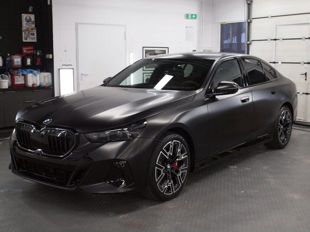 Całe auto po oklejeniu folią PPF